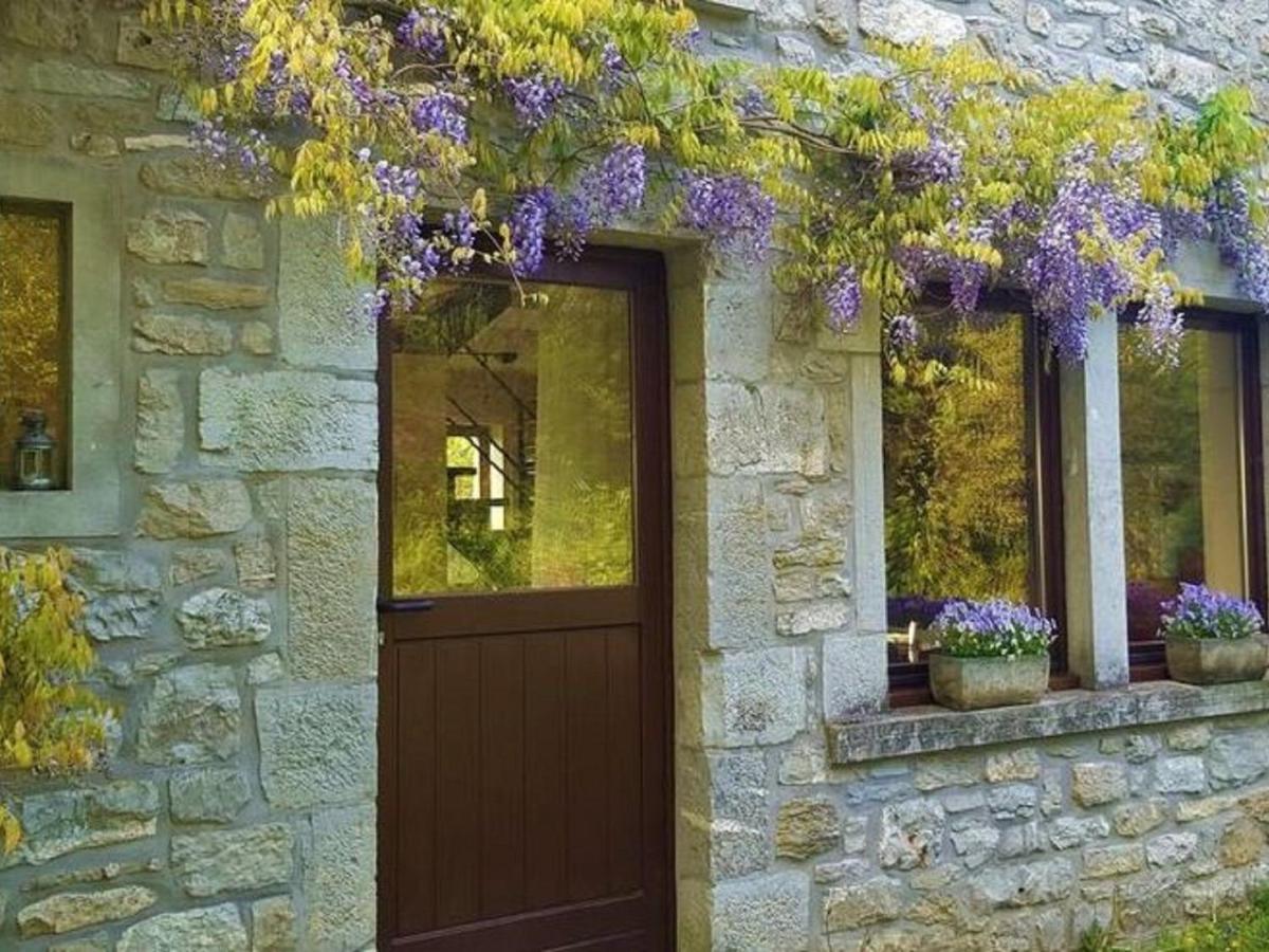 Quaint Holiday Home In Robechies Amid Meadows Chimay Exterior photo