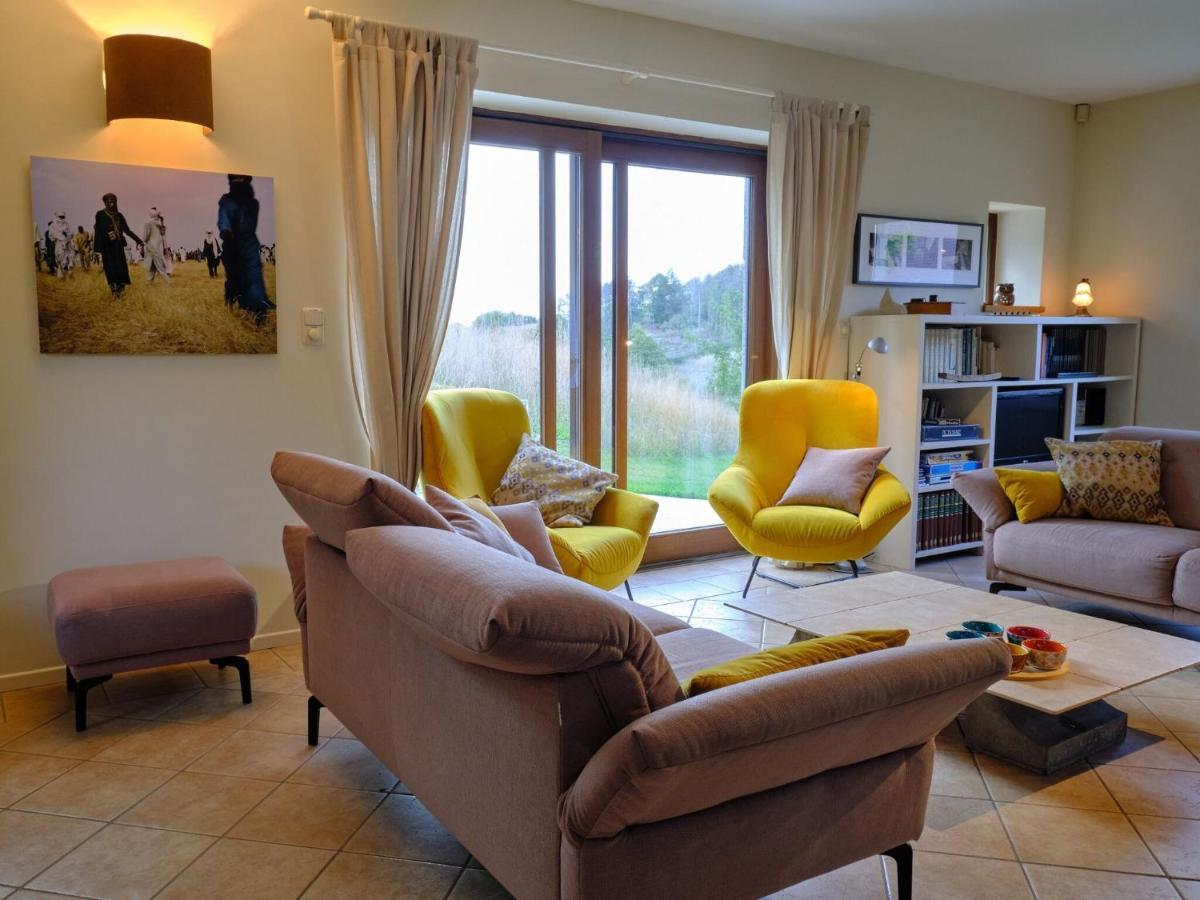 Quaint Holiday Home In Robechies Amid Meadows Chimay Exterior photo
